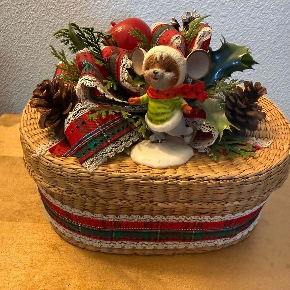 Vintage Hand Woven Wicker Christmas Storage Basket with Lid and Mouse Figurine